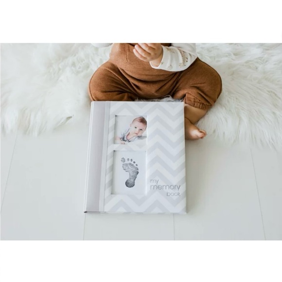 Pearhead Gray Chevron Baby Book - Picture 11 of 15
